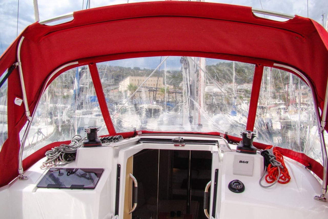 Oceanis 30.1, Foto 2