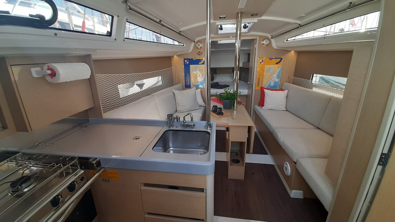 Oceanis 30.1, Foto 5