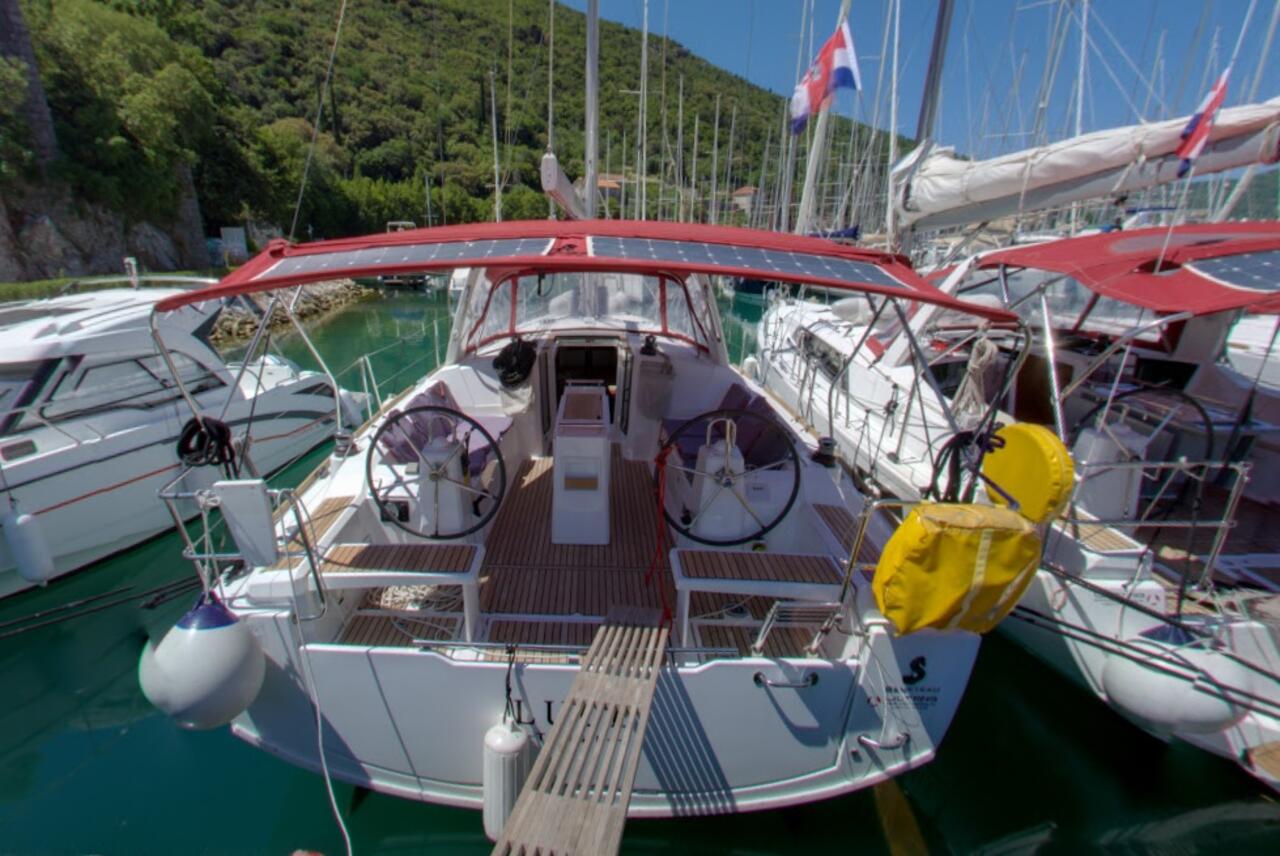 Oceanis 38.1  Top image