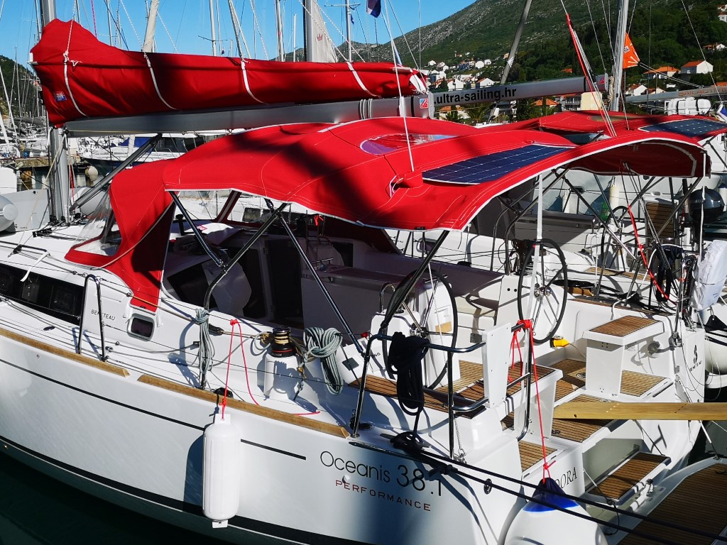 Oceanis 38.1, Foto 2