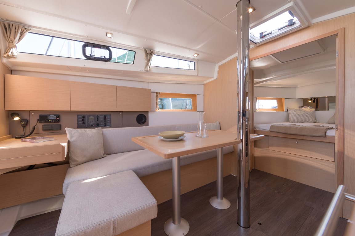 Oceanis 38.1, Foto 4