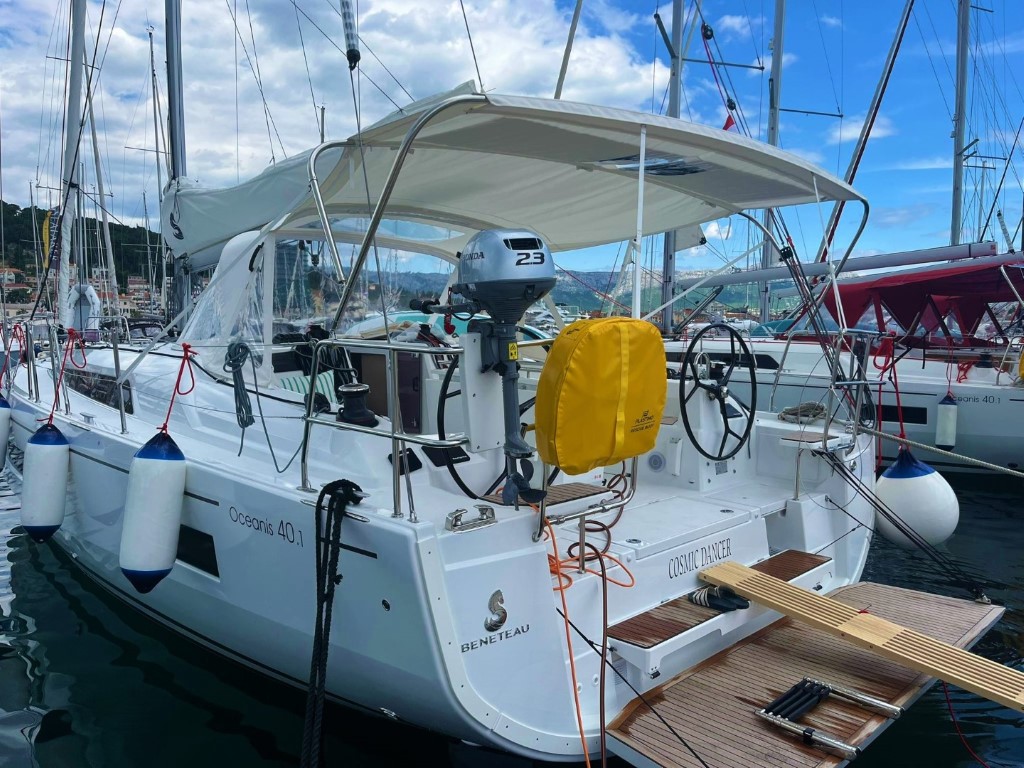 Oceanis 40.1 - 3 cab. Top image