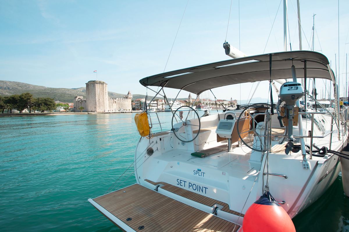 Bavaria Cruiser 46  Top image