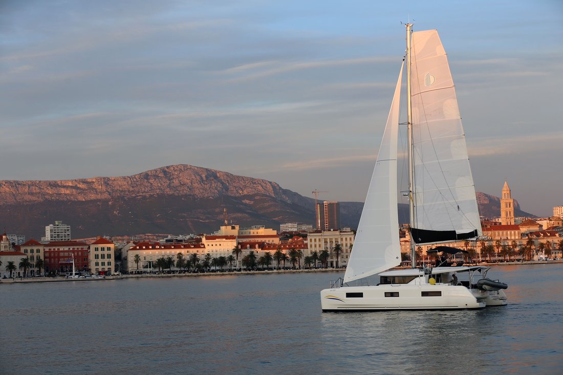 Lagoon 46  Top image
