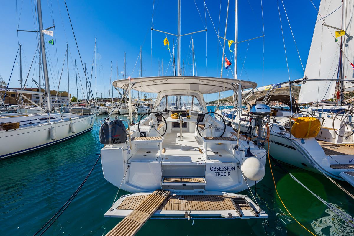 Oceanis 38.1  Top image