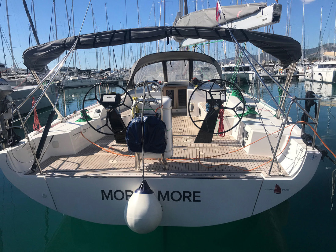 More 55 (5+1cab/ 3+1WC) „More Amore“ als Charteryacht