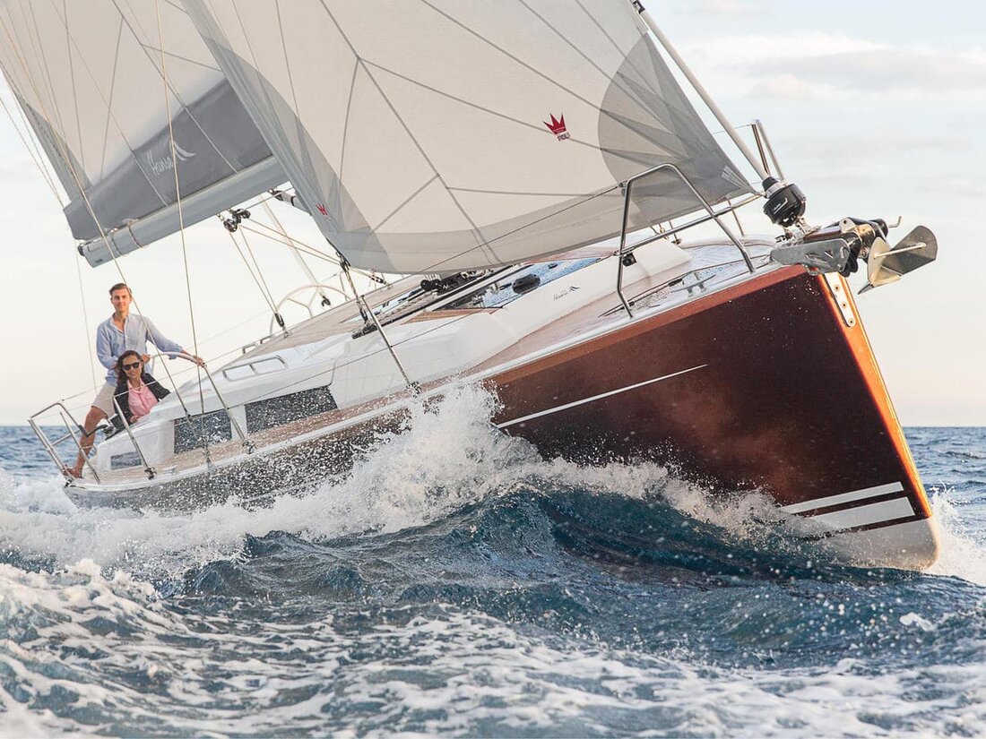 Hanse 388 Top image