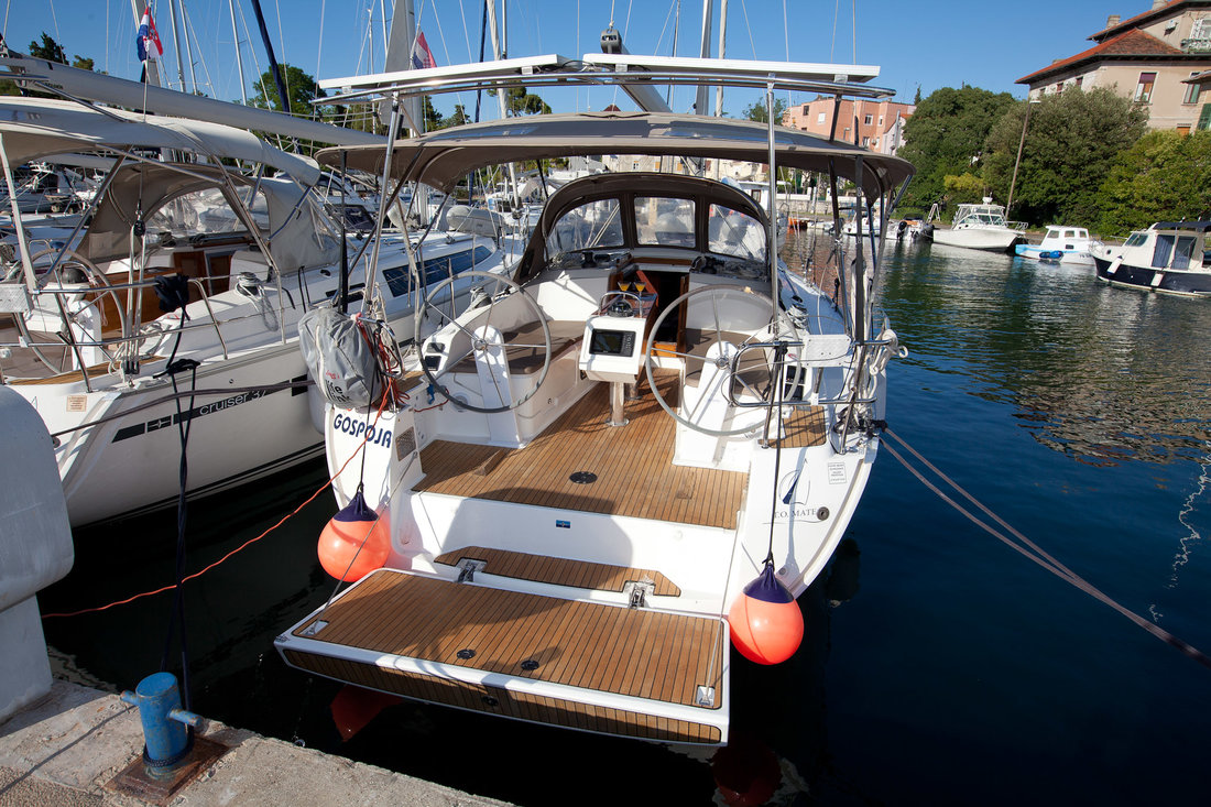 Bavaria Cruiser 37  Top image