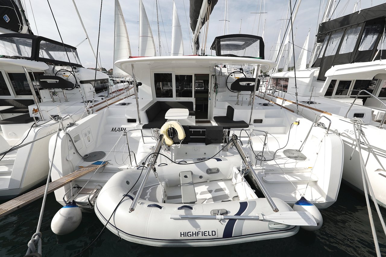 Lagoon 40  Top image