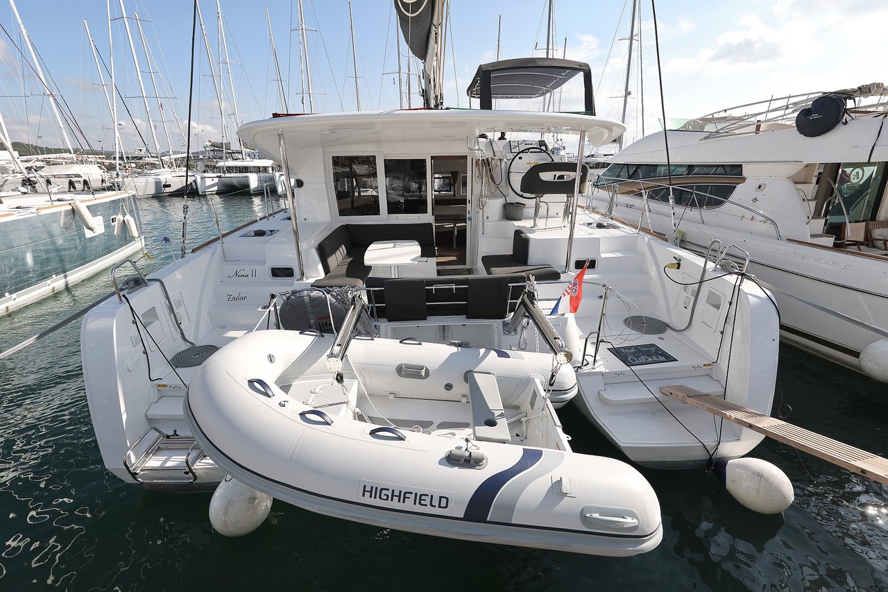 Lagoon 40  Top image