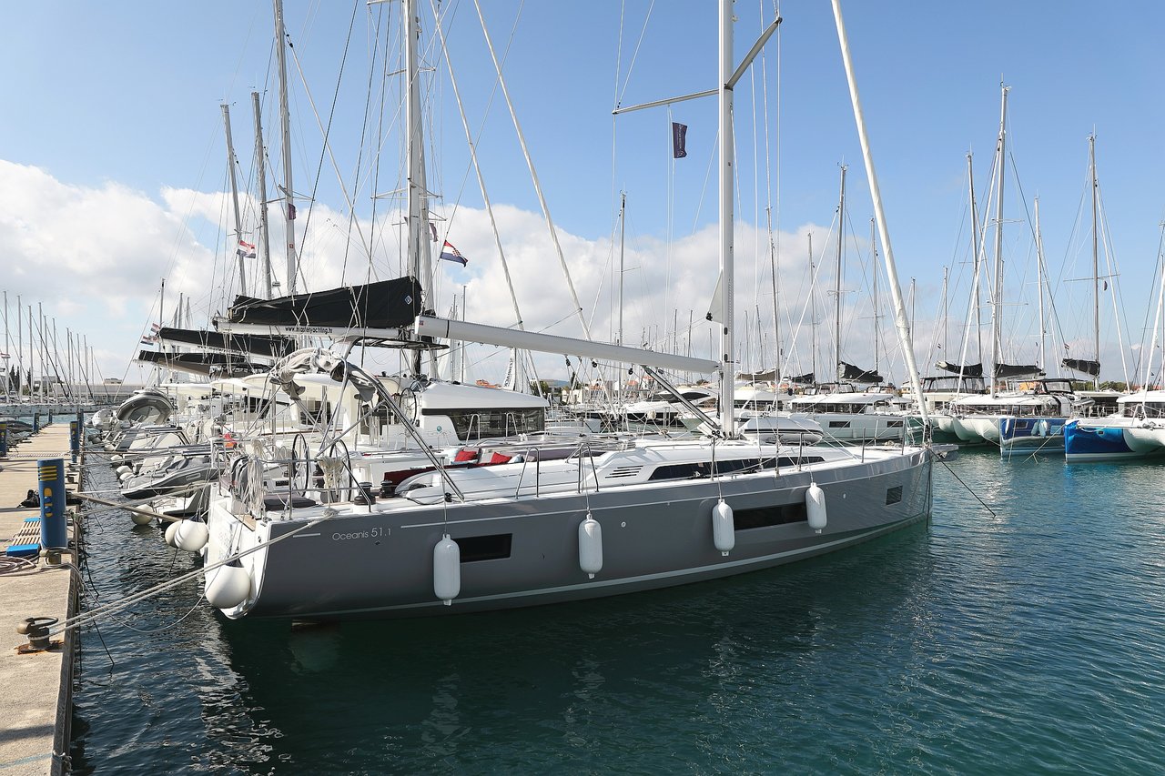 Oceanis 51.1  Top image