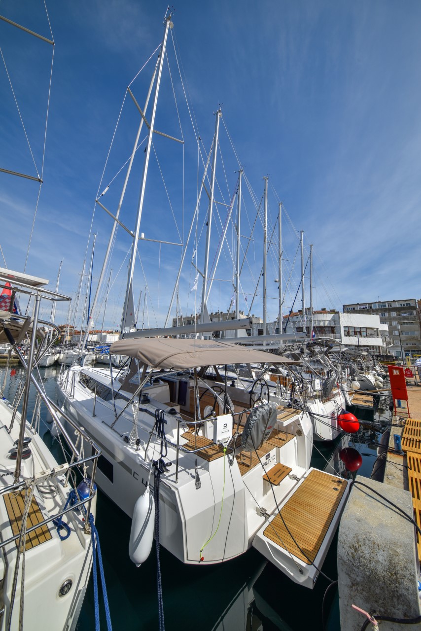 Bavaria C42 Mauvic, Foto 3
