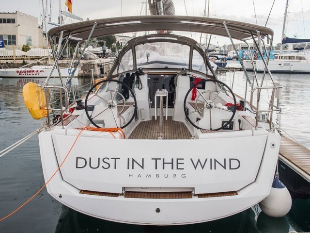 Sun Odyssey 389 Top image