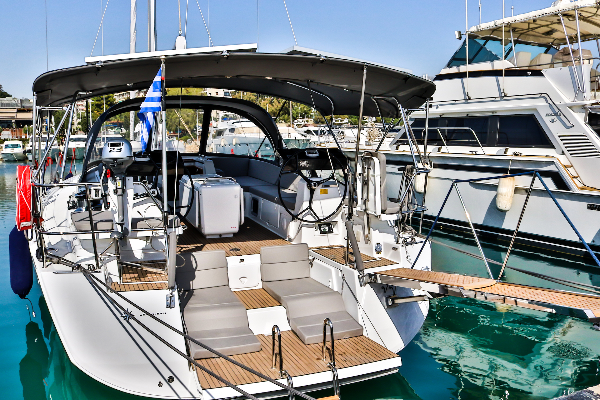 Jeanneau 54 (5+1 cab, 3WC) „Sea Force“ als Charteryacht