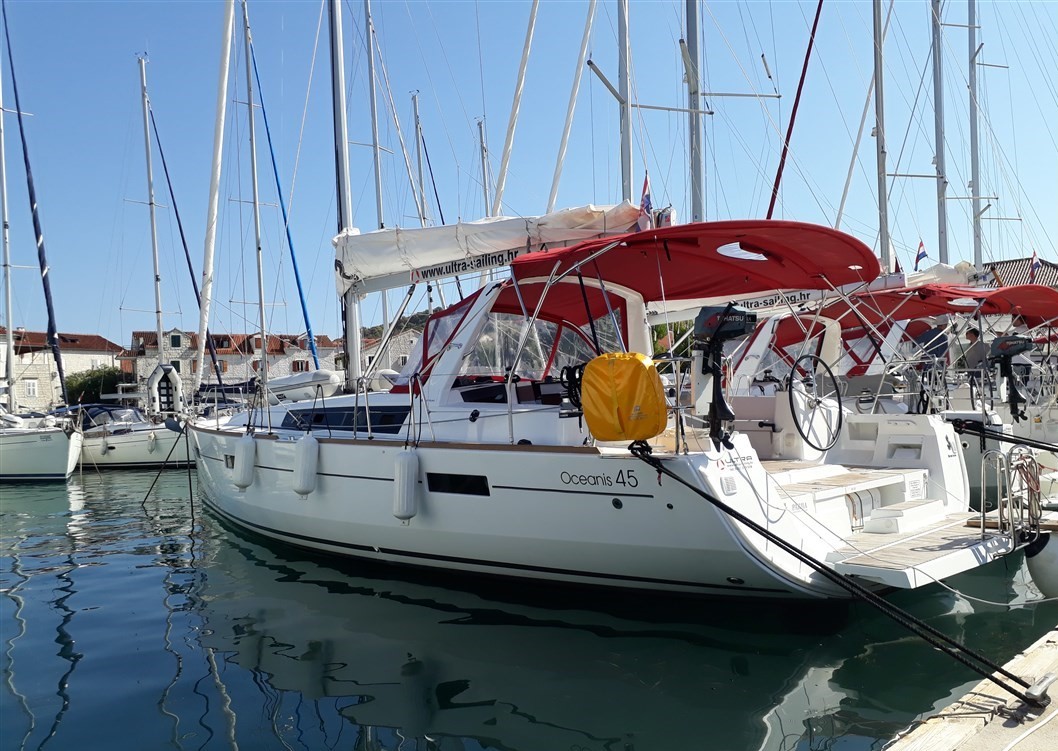 Oceanis 45  Top image