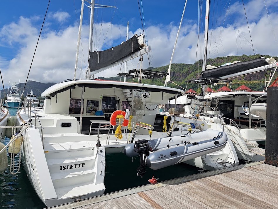 Lagoon 450 S  Top image