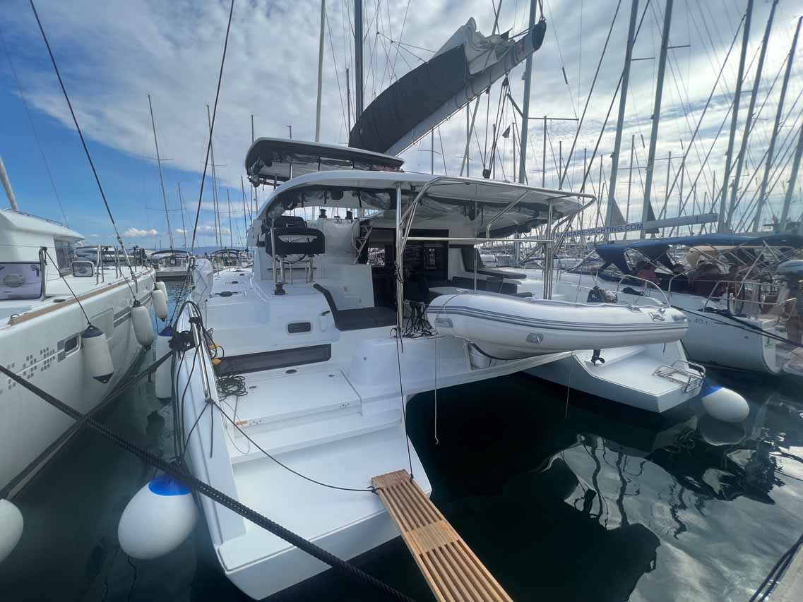 Lagoon 42  Top image