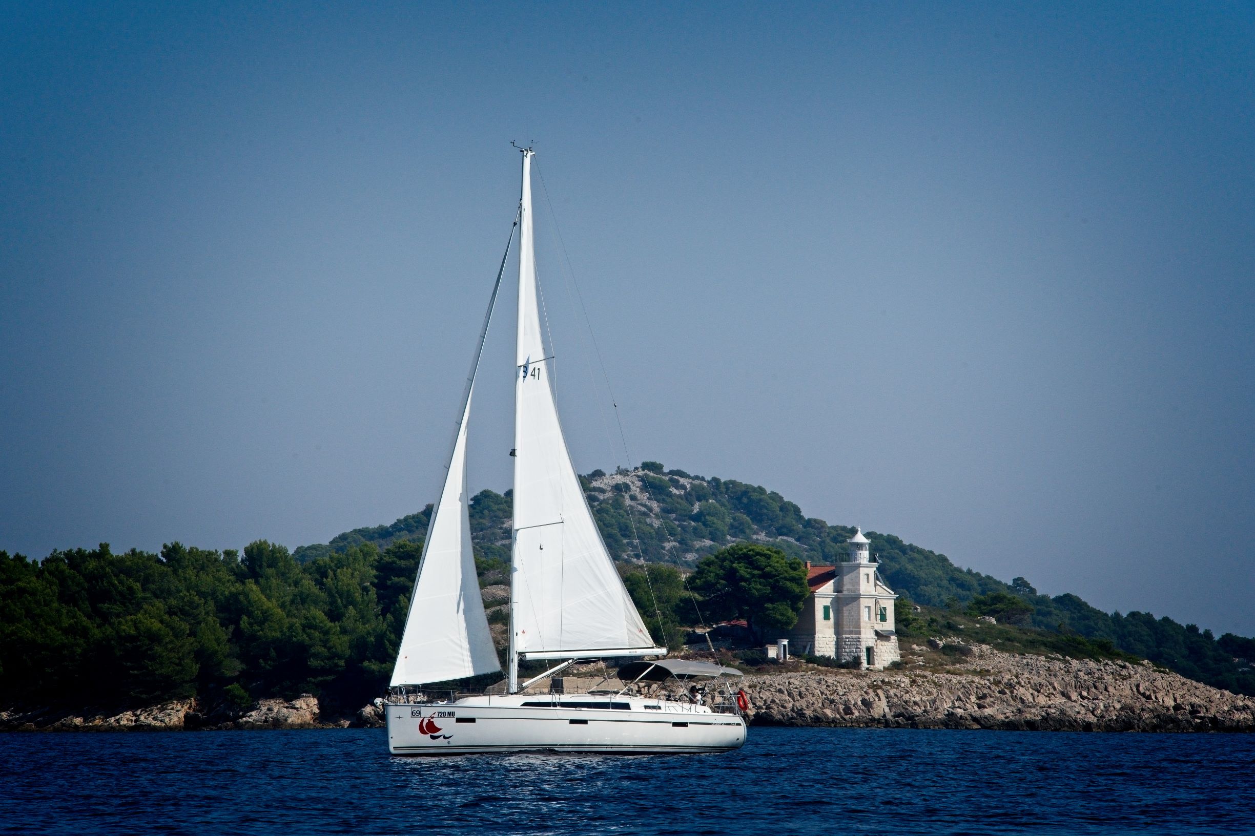 Bavaria Cruiser 41  Top image
