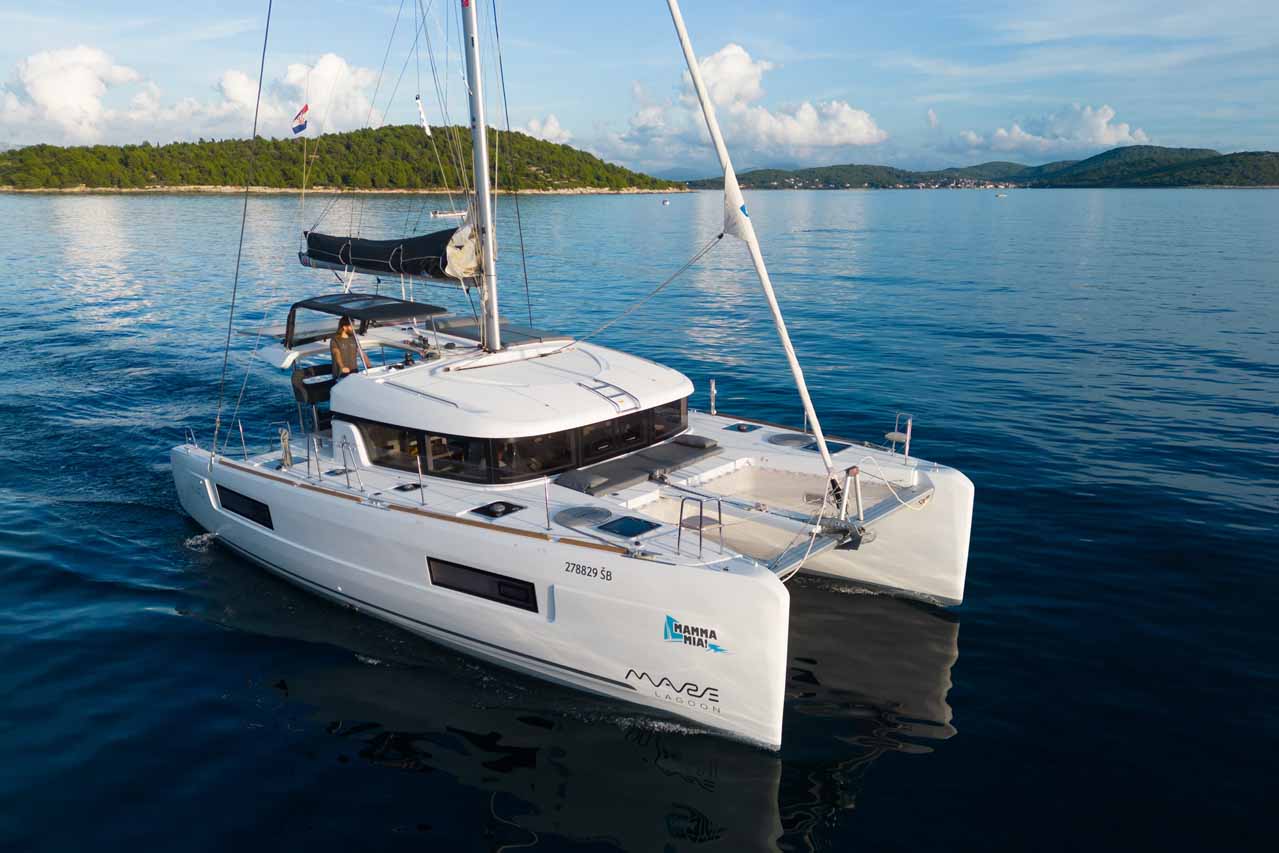 Lagoon 40  Top image
