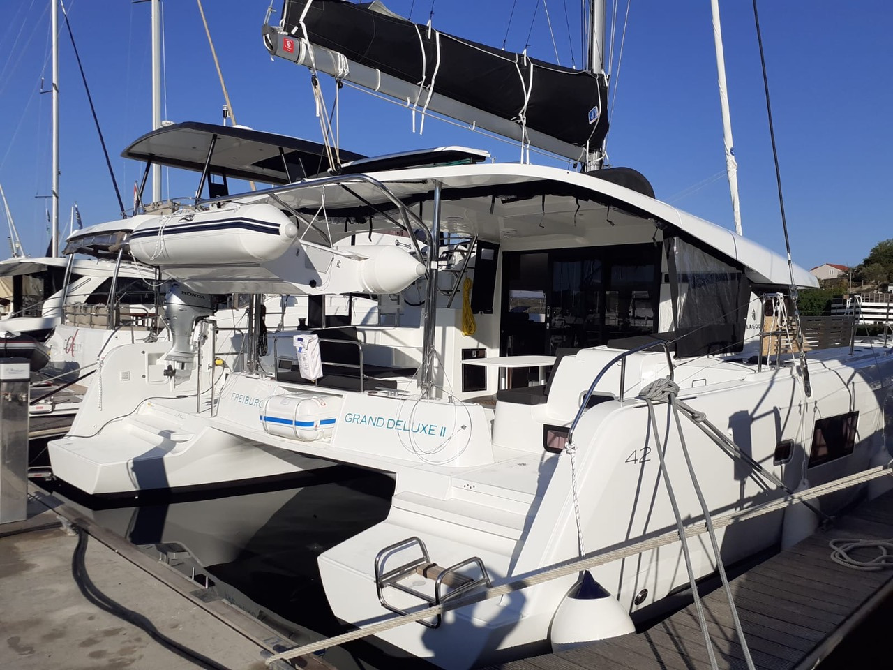 Lagoon 42  Top image