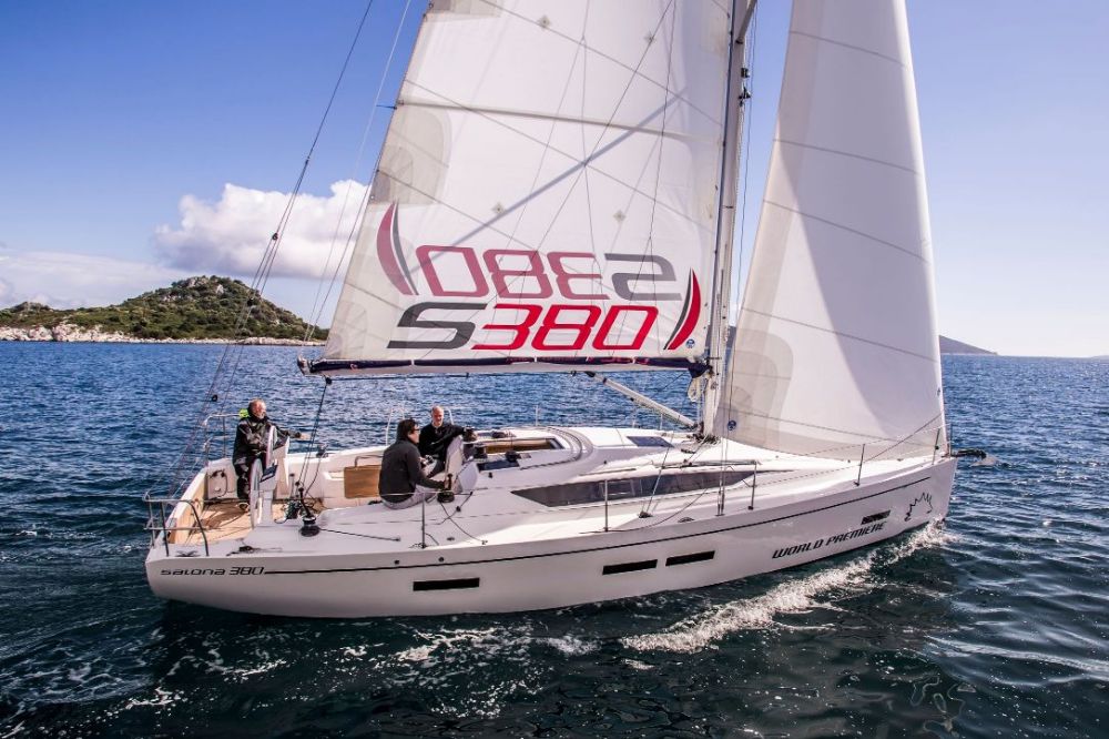 Salona 380 Top image
