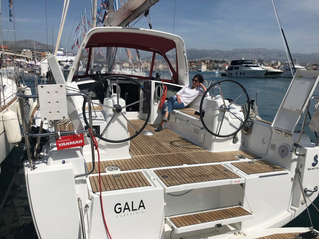 Oceanis 35 Top image