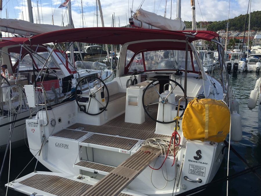 Oceanis 35 Top image
