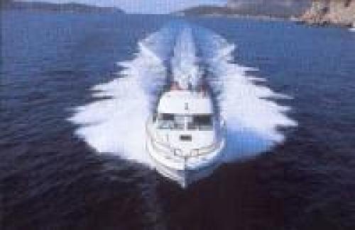 Motorbootcharter - Sundowner auf dem Achterdeck
