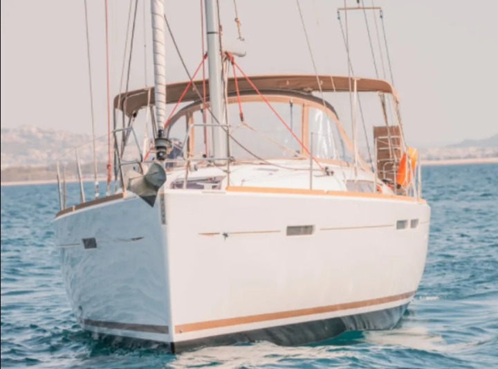 Sun Odyssey 449 Top image