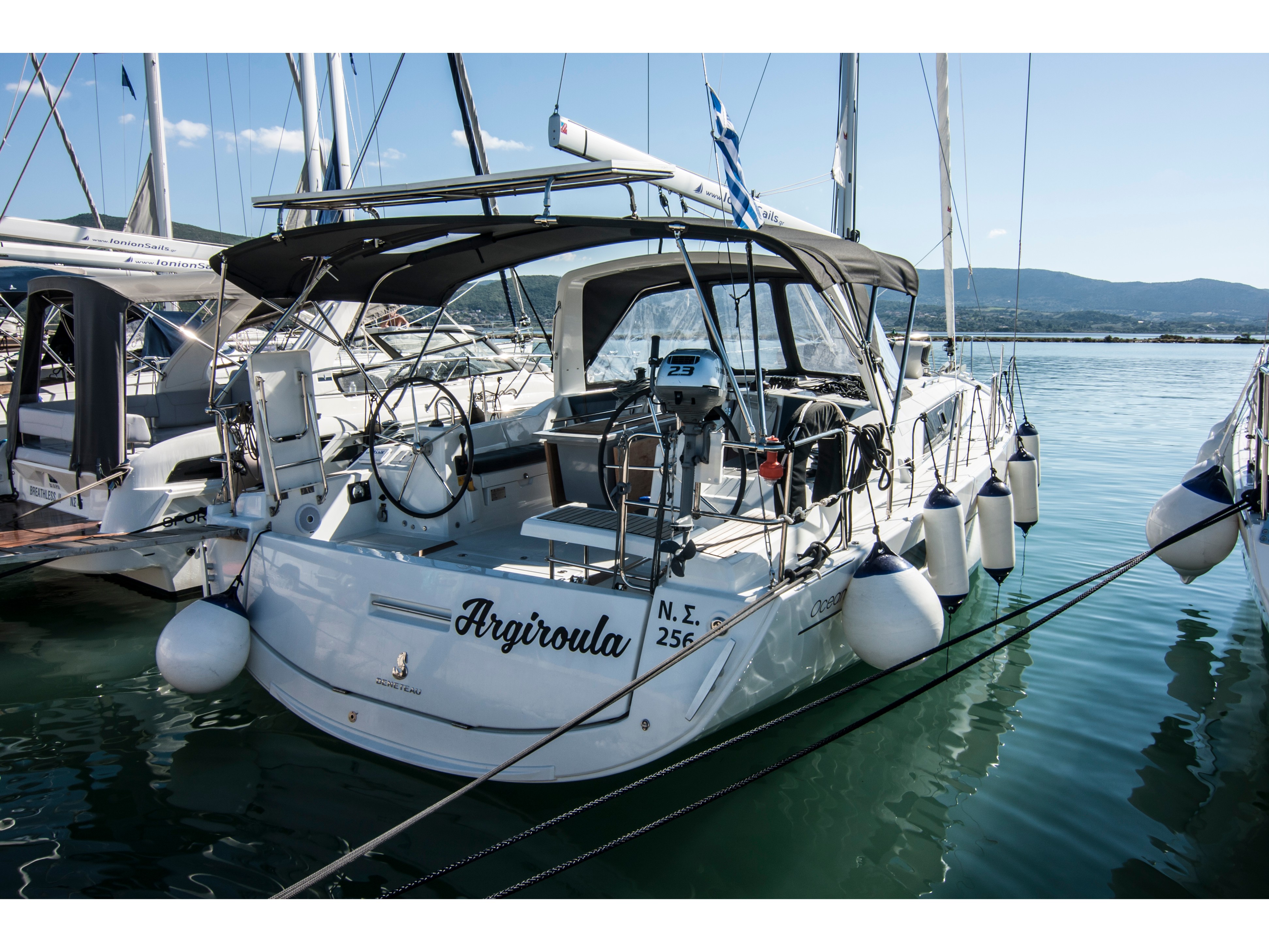 Oceanis 41.1 „Argyroula“ als Charteryacht