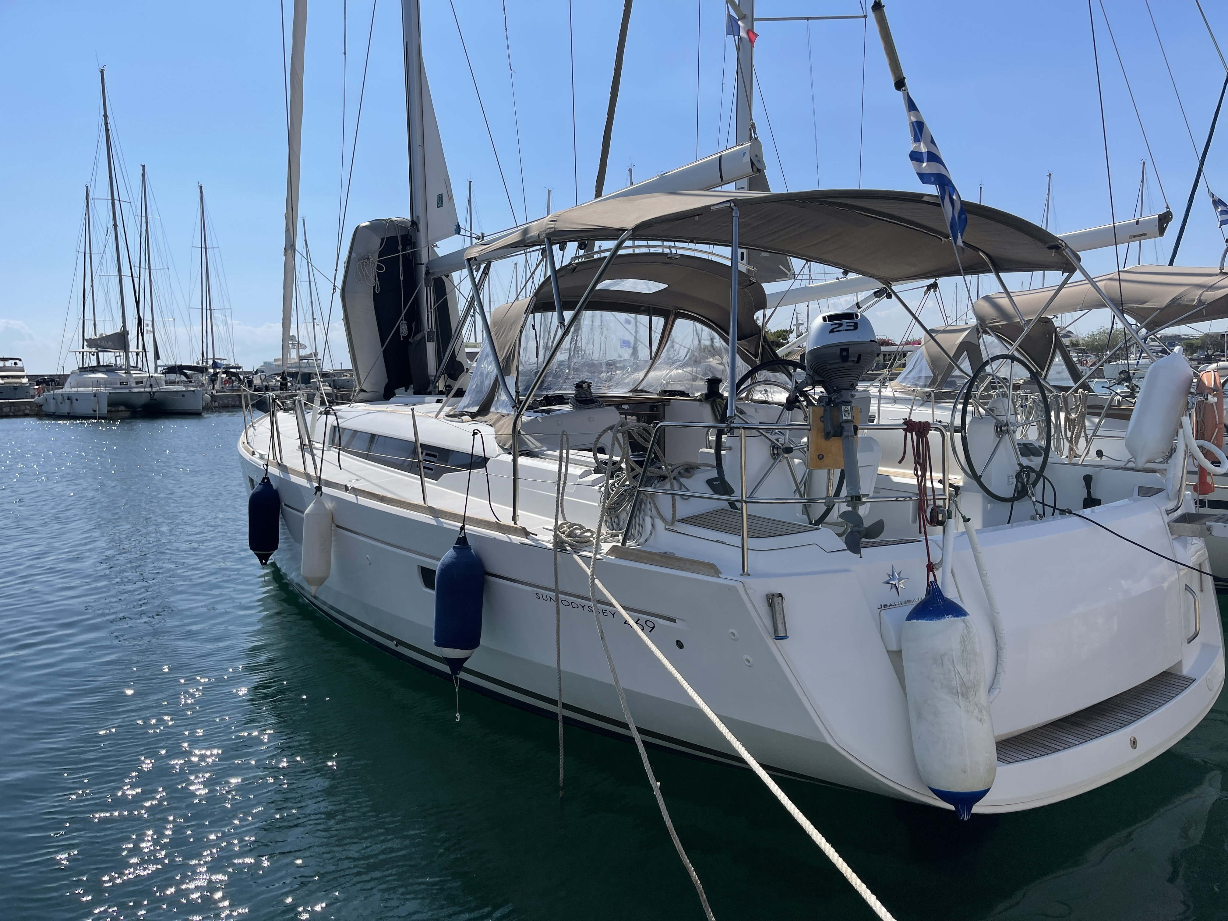 Sun Odyssey 469 Top image