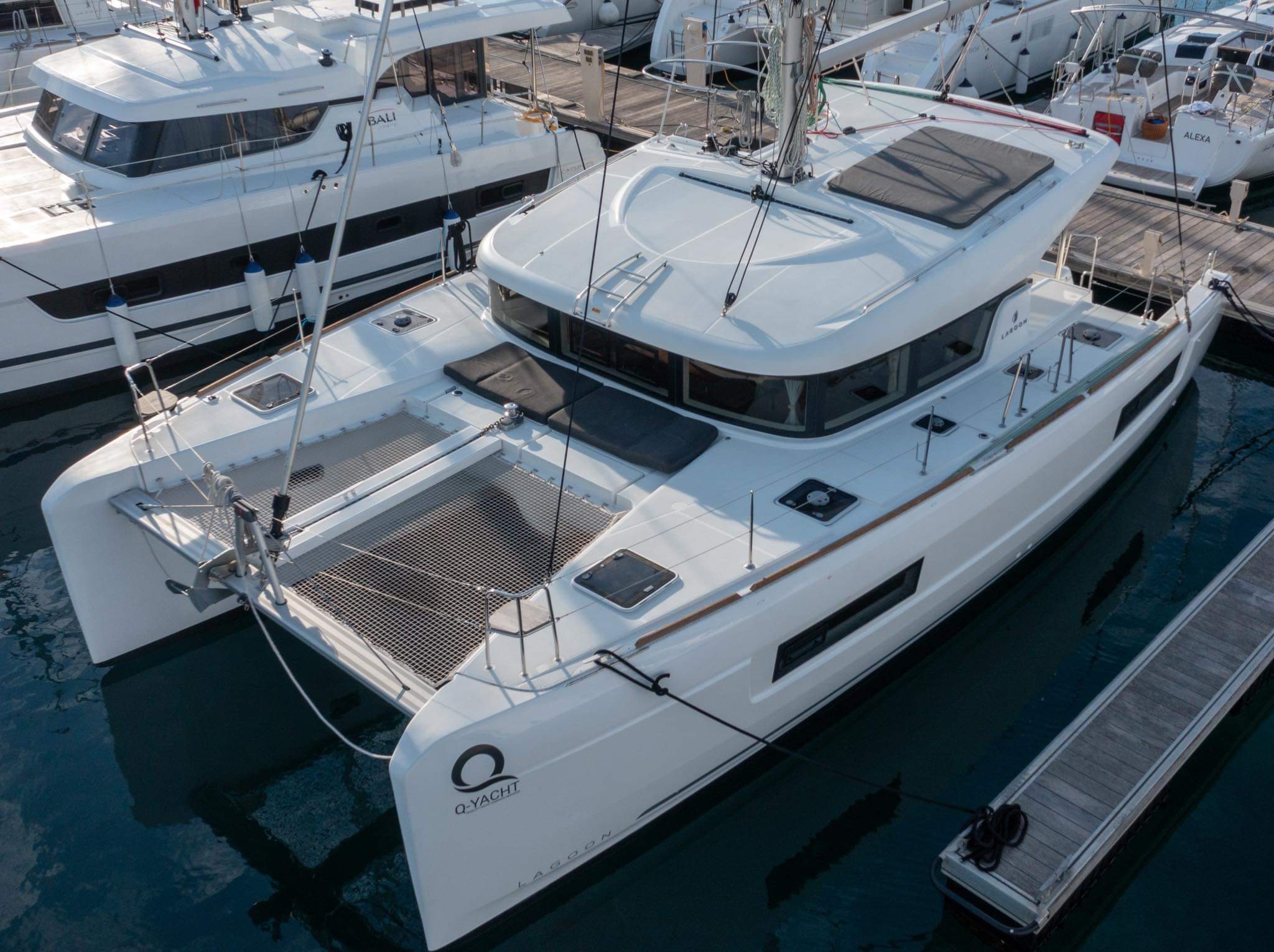 Lagoon 40  Top image