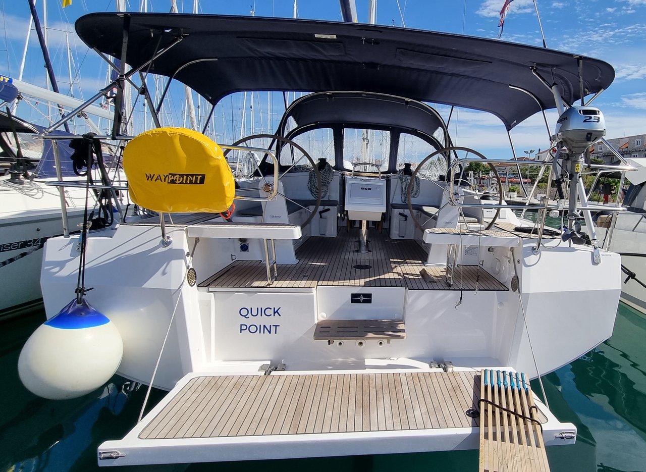 Bavaria C42 Top image