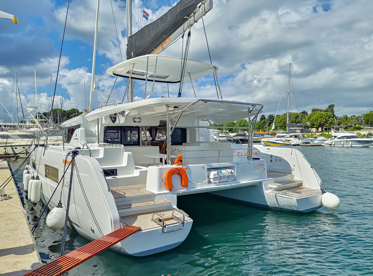 Lagoon 46  Top image