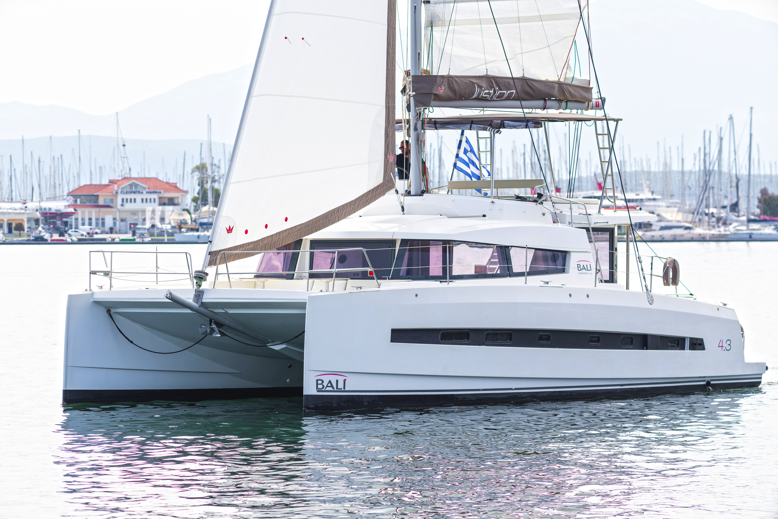 Bali 4.3 (4+2Cab/4wc) „Annita“ als Charteryacht