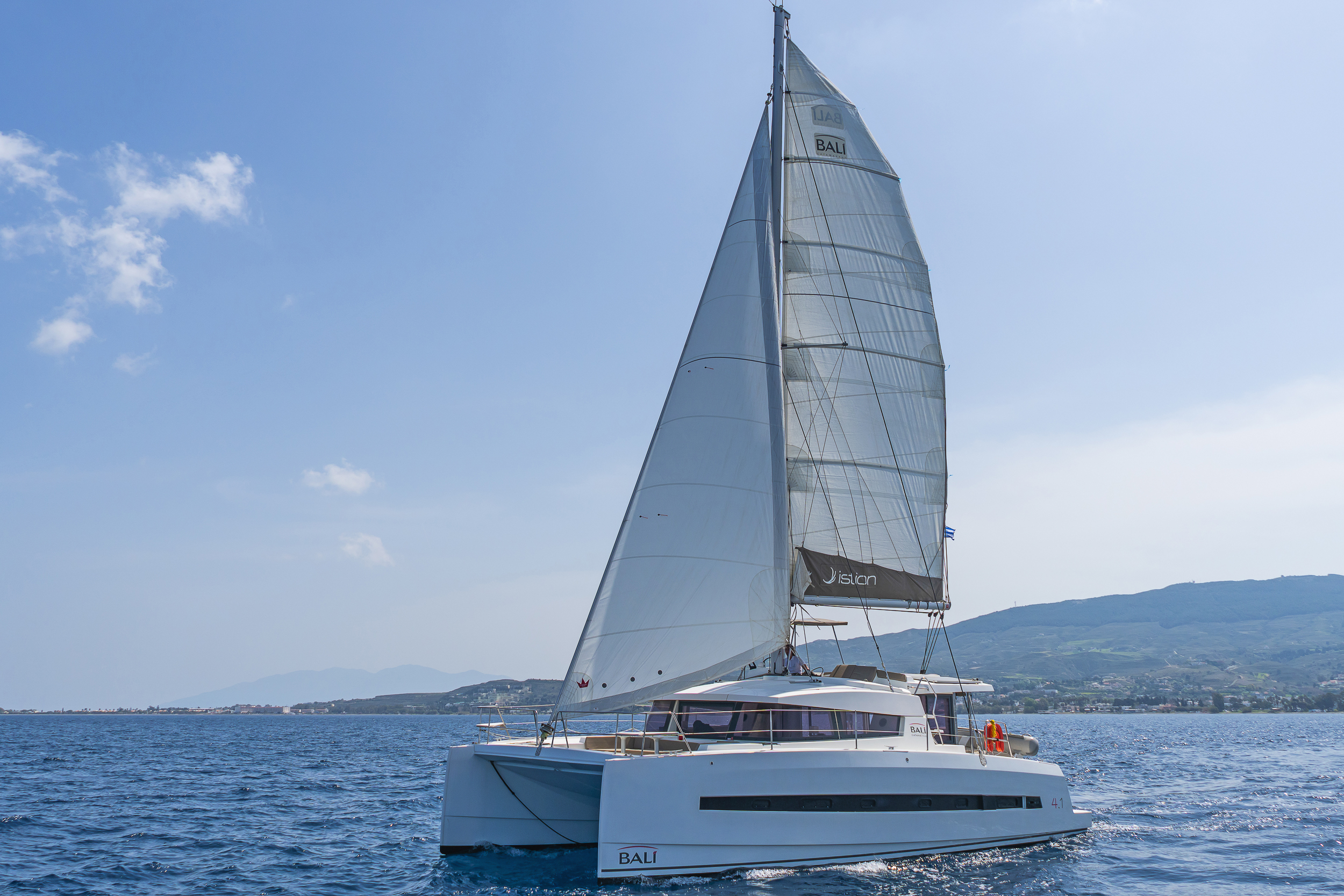 Bali 4.1 (4+2cab/4wc) „Anemoskala“ als Charteryacht