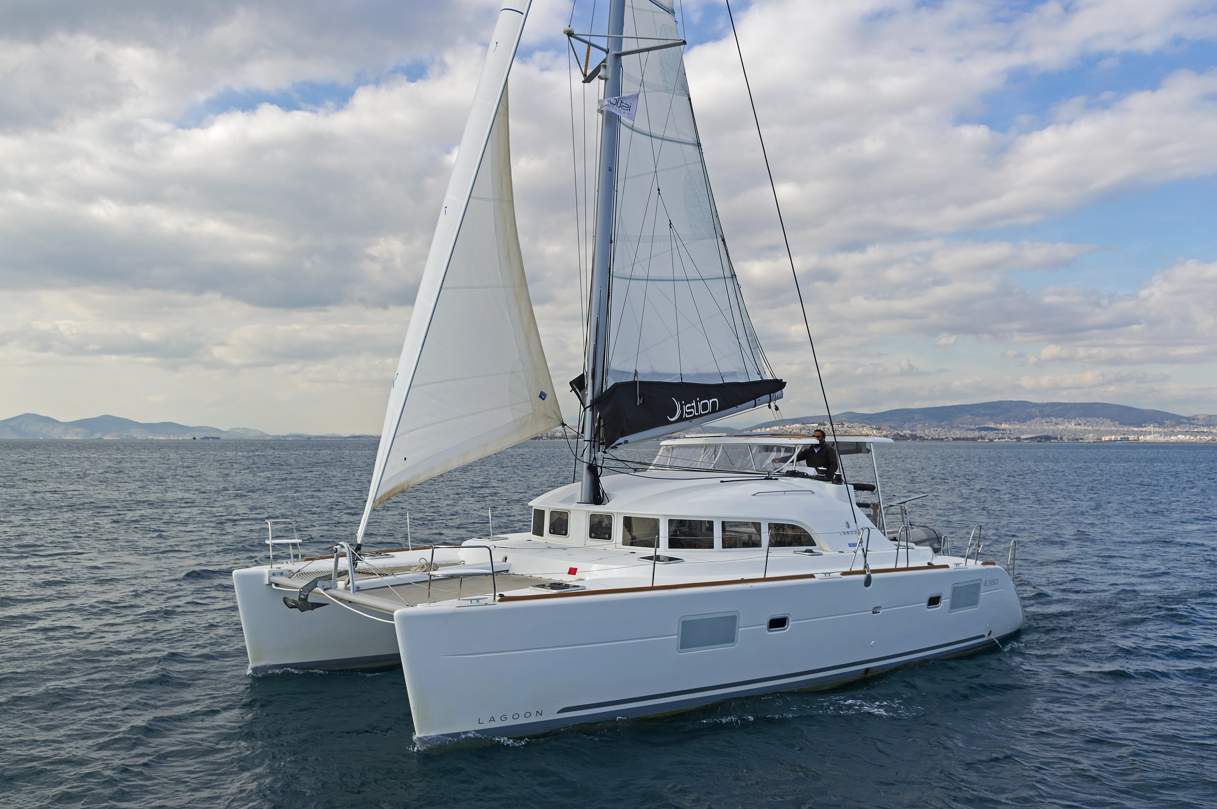 Lagoon 380 S2 (4+2Cab/2WC) „Eleven“ als Charteryacht