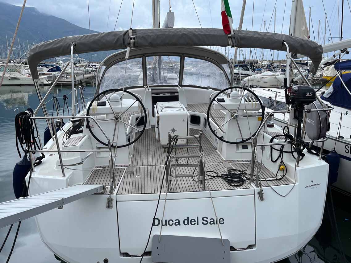 Jeanneau 54 (5+1 cab, 3WC) „Duca del Sale“ als Charteryacht