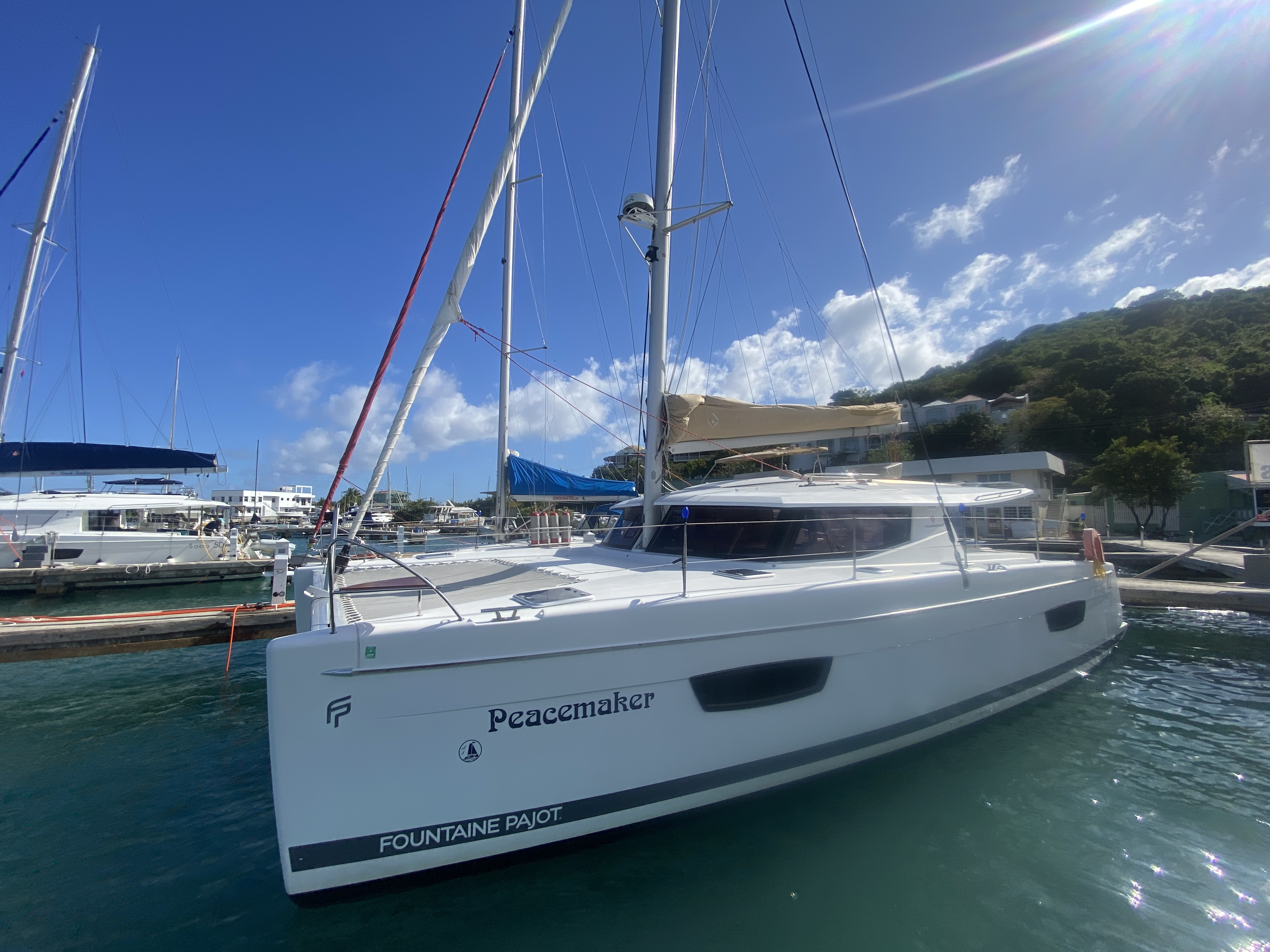 Helia 44 (4+2 cab) „Peacemaker“ als Charteryacht