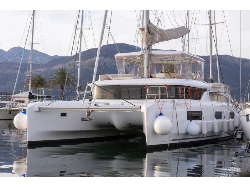 Lagoon 46  Top image