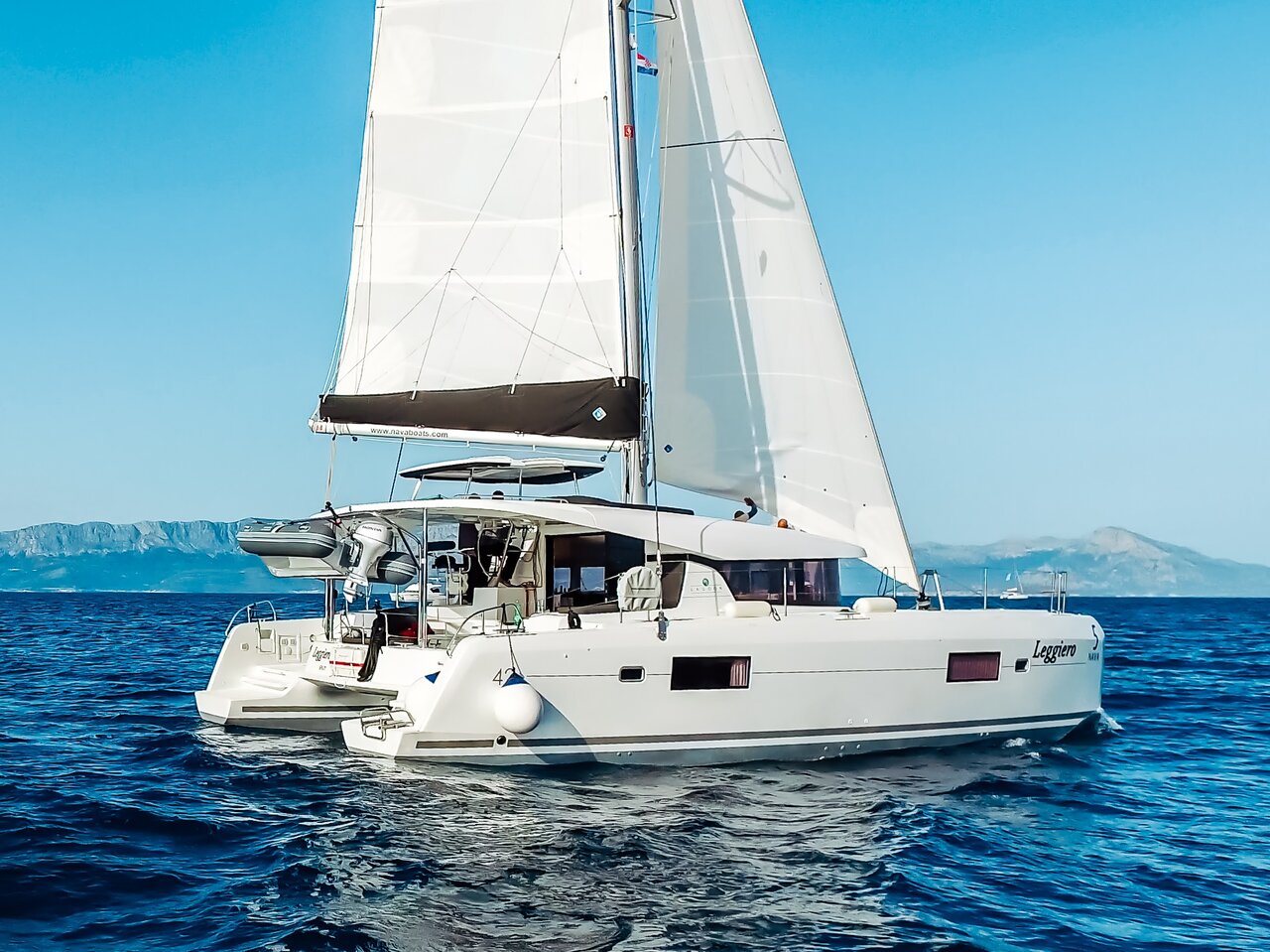 Lagoon 42 (4+2cab/4wc) „Leggiero“ als Charteryacht