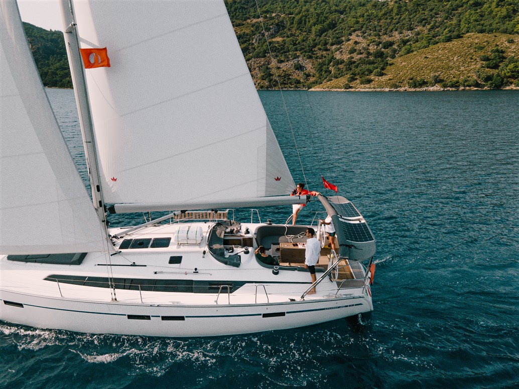 Bavaria Cruiser 46  Top image