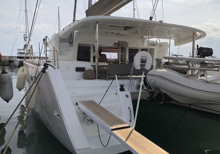 Lagoon 450 F  Top image