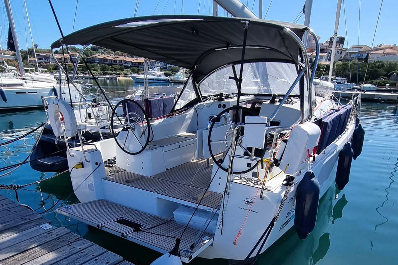 Sun Odyssey 380 Top image
