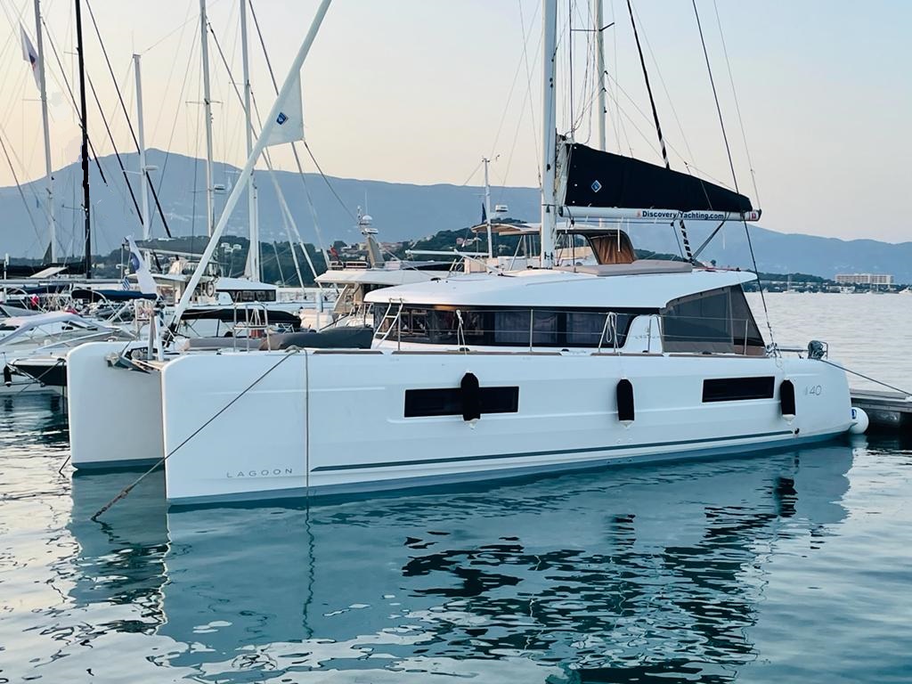 Lagoon 40  Top image
