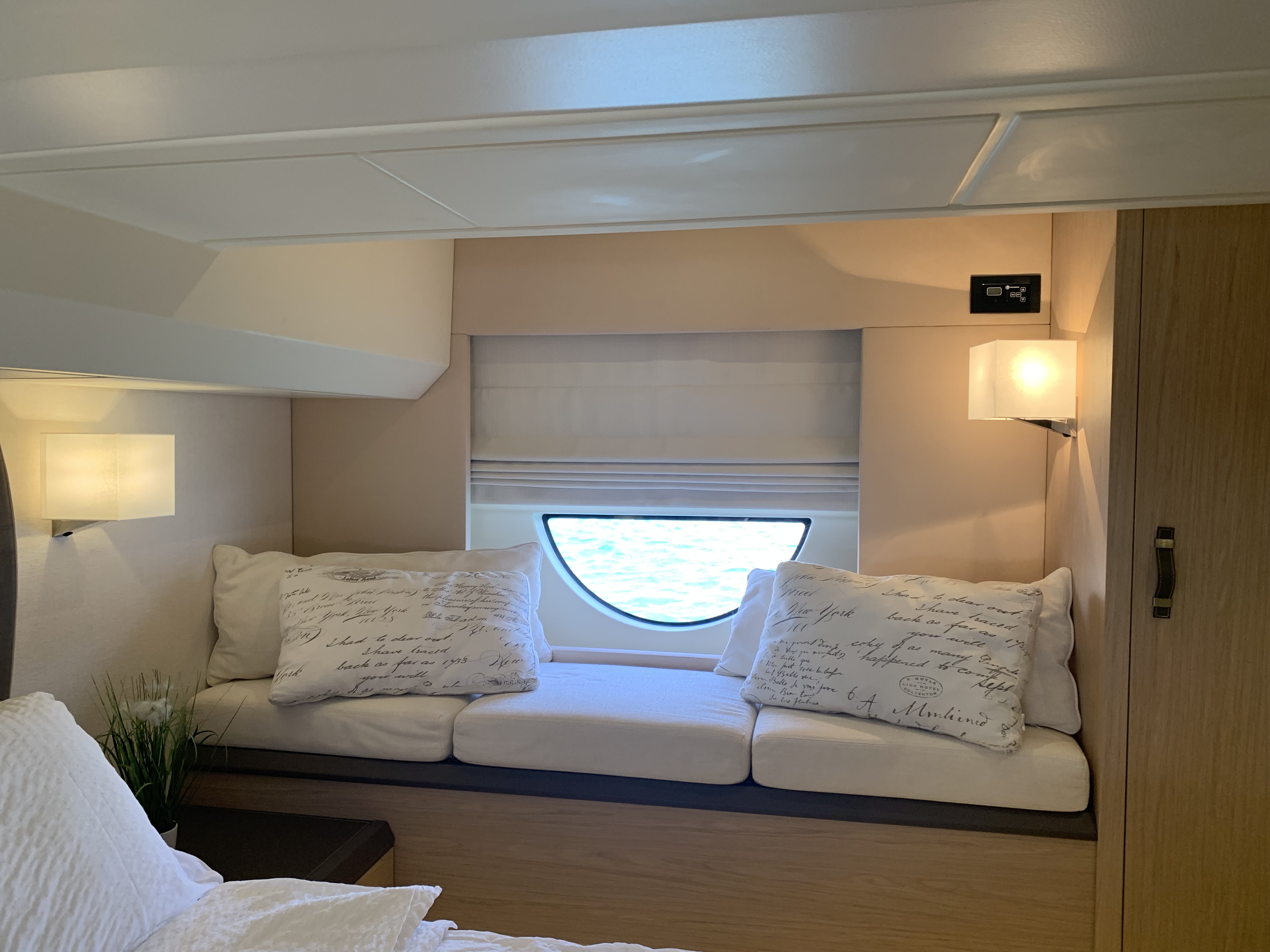Monte Carlo 5 (3+1cab/2+1wc) „Sundowner“ als Charteryacht