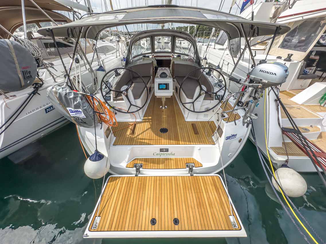 Bavaria Cruiser 37  Top image