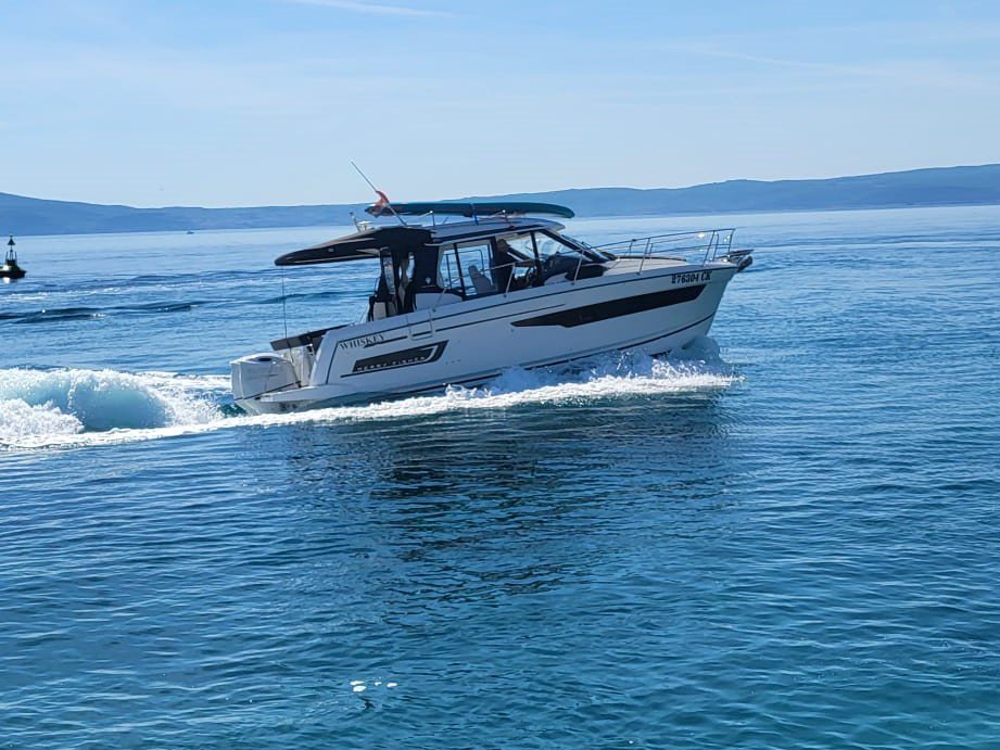 Merry Fisher 895 „Whiskey“ als Charteryacht