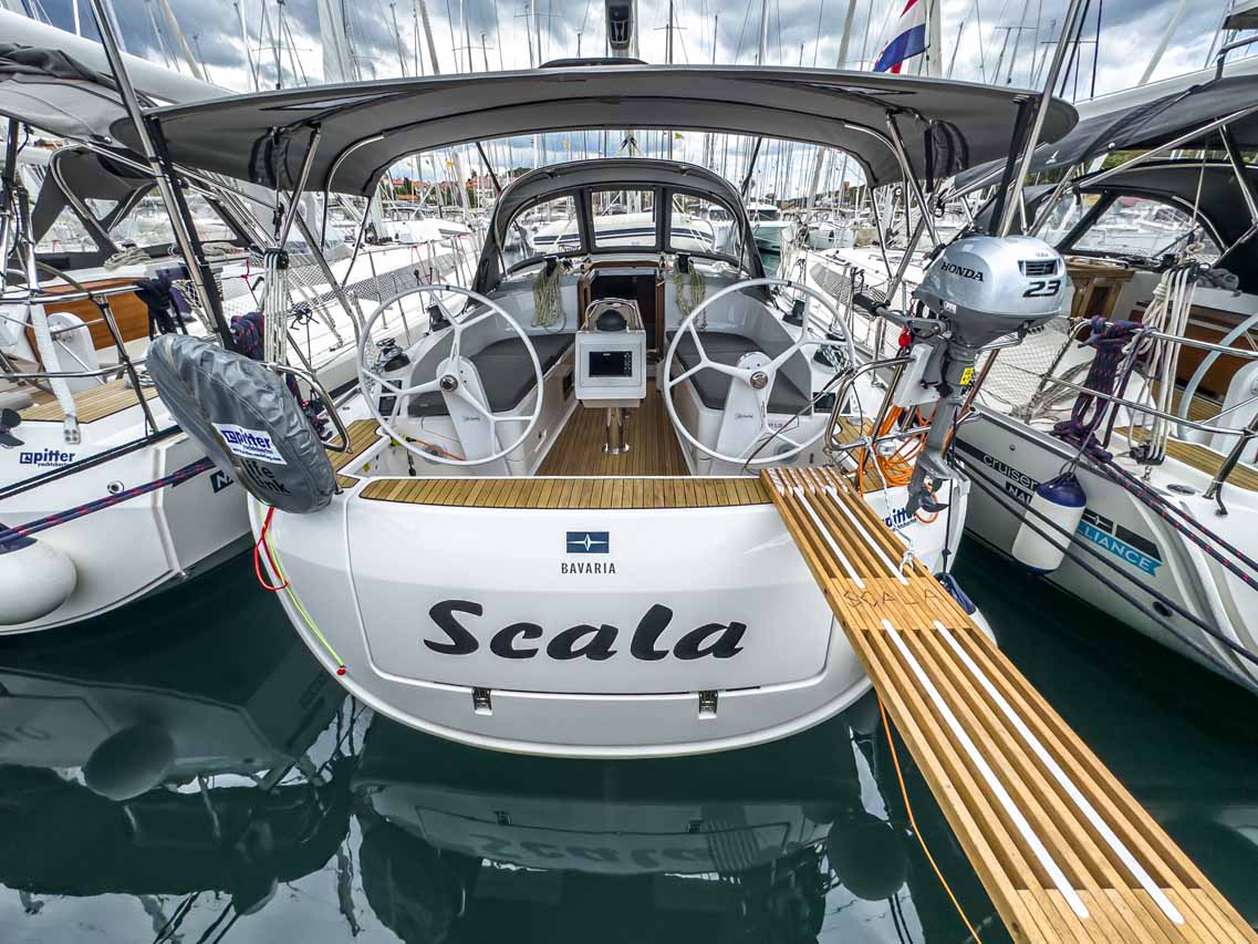 Bavaria Cruiser 37  Top image
