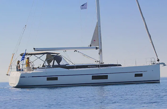 Bavaria C45  Top image